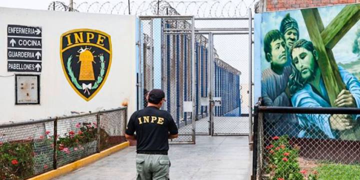 INPE plantea uso de grilletes electrónicos y anuncia nuevo penal El Frontón como medida de seguridad nacional