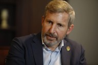 “Menos impuestos, más inversión”. El gobernador Rogelio Frigerio bajó ingresos brutos a los pollos y anunció subsidios al arroz