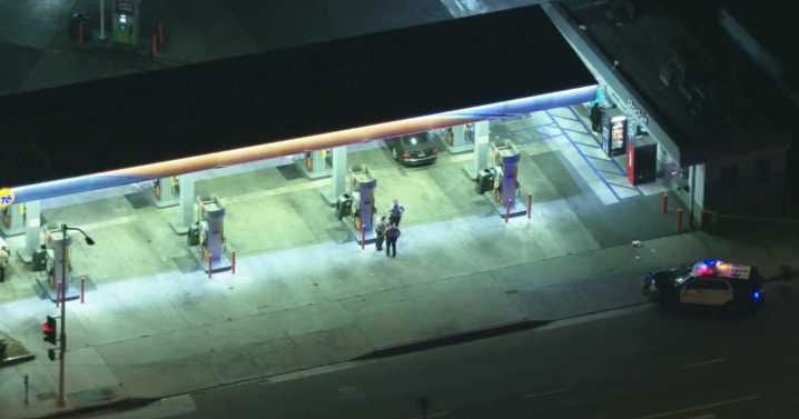 1 killed in shooting at East Los Angeles gas station