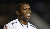 Los polémicos partidos que dirige Robinho desde la cárcel en Brasil
