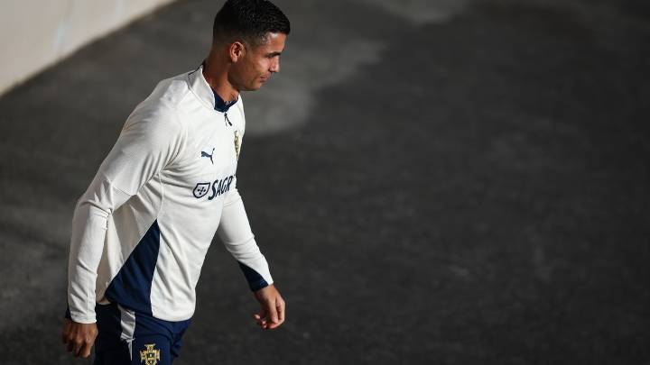 Todo el mundo comenta este vídeo de Cristiano Ronaldo pegándole un empujón a un fan: "No puede seguir haciéndolo"