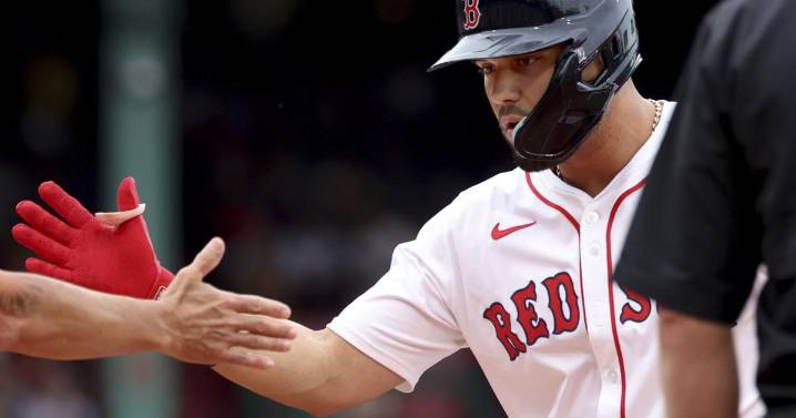 Carlos Narváez gets 1st career pinch hit, Trevor Story hits strange homer as Red Sox beat Guardians
