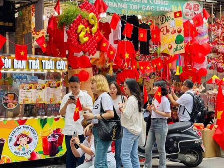 Feriado por Día Nacional impulsa turismo en capital de Vietnam