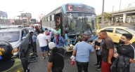 Transportistas bloquean calles de San Juan de Lurigancho en protesta por el aumento de criminalidad