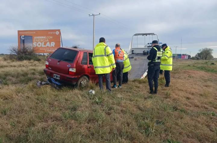 Siguen graves la mujer y el menor heridos en el siniestro vial