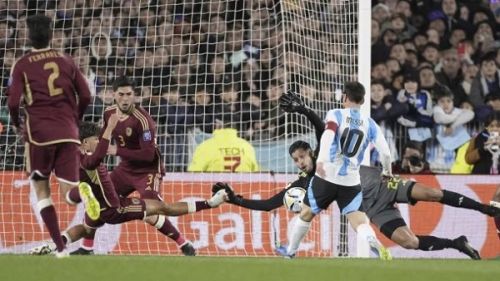 Dos goles de Messi en su último partido oficial el Argentina