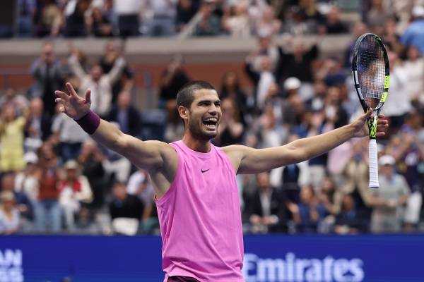 Carlos Alcaraz wins his 2nd U.S. Open at match delayed by Trump’s attendance