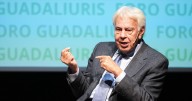 Felipe González apunta que no convocar elecciones porque «las va a ganar la derecha» es «un argumento antidemocrático»