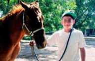 Muere menor al ser pateado por un caballo