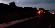 Vuelca pipa vacía en la autopista Uruapan–Nueva Italia; hay paso alterno
