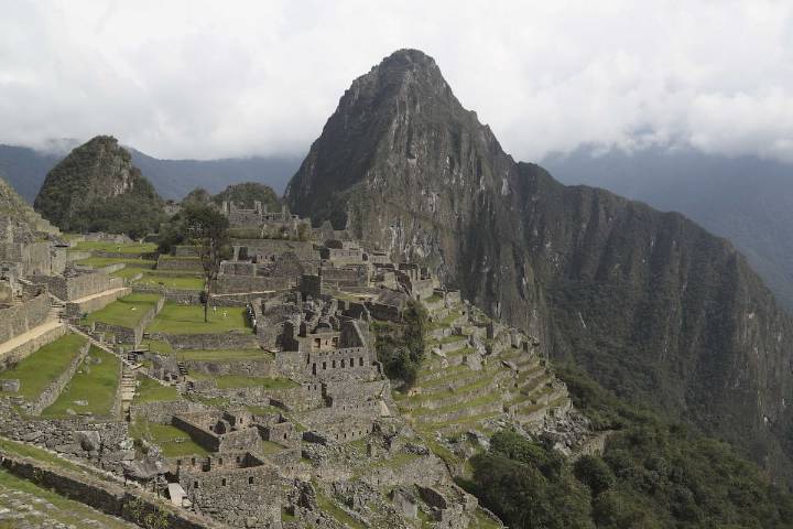 Tren interrumpido. Por protestas y bloqueos, hay 900 turistas varados en el camino a Machu Picchu