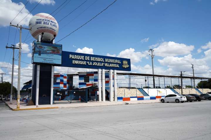 EL PRESIDENTE MUNICIPAL, DR. ALBERTO ALANÍS VILLARREAL, IMPULSA LA MODERNIZACIÓN DEL PARQUE DE BÉISBOL ENRIQUE “LA JOLELA” VILLARREAL