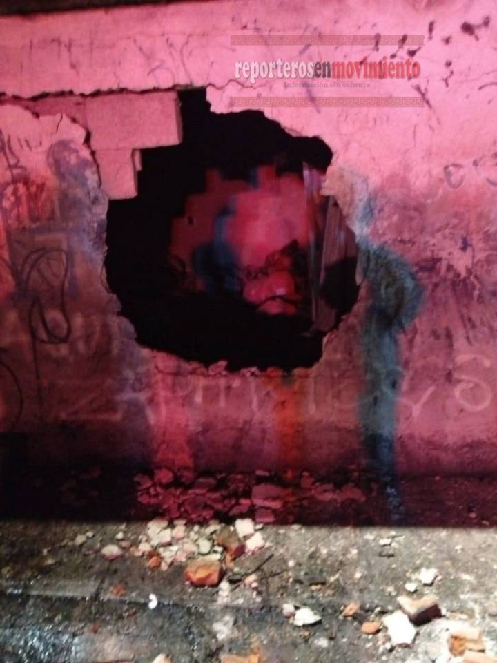 EXPLOSIÓN DE CUETES OCASIONÓ UN HUECO EN UNA VIVIENDA DE JOCOTITLÁN
