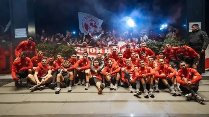 Un solo puño: jugadores de la Selección Peruana se juntaron con hinchas previo al duelo con Uruguay por Eliminatorias