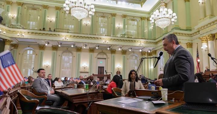 California passes ICE mask ban in closing days of legislative session