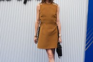 Solo Olivia Palermo puede lograr que unos mocasines blancos resulten tan elegantes