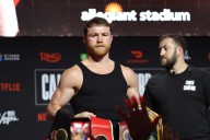 El 'Canelo' Álvarez defiende sus títulos ante un Crawford que busca hacer historia