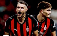 Santiago Giménez rompe sequía con el Milan y anota en la Coppa Italia