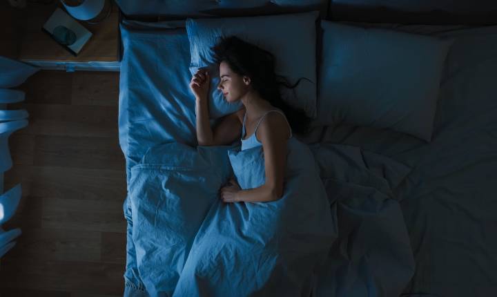 Este es el síntoma nocturno que puede indicar inicio de cáncer de huesos, de hígado o leucemia