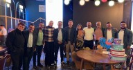 Supimos que: Celebró con sus amigos
