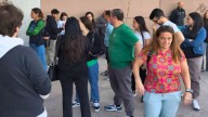 Hubo largas colas en el aeropuerto para revisar posibles fallas de impresión en el pasaporte