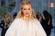 5 blusas de entretiempo de Zara y Massimo Dutti ideales para llevar tanto con vaqueros setenteros como con faldas midi