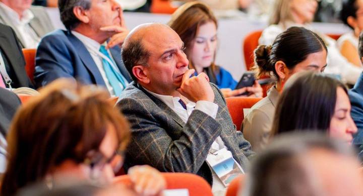 Triunfo de la oposición: Carlos Camargo es elegido como nuevo magistrado de la Corte Constitucional