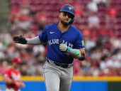 Blue Jays hit four home runs to hold off host Reds