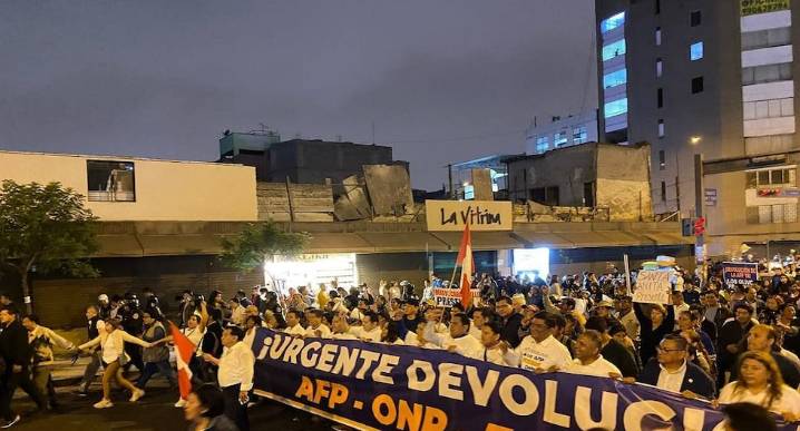 Marcha contra reforma de pensiones: Exigen retiro de hasta 4 UIT de fondos AFP