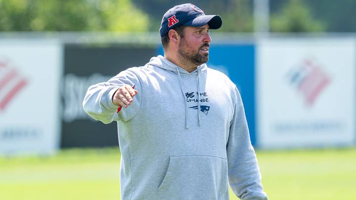 Zak Kuhr to call Patriots’ defensive plays with Terrell Williams away from team