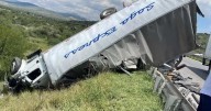 Fotos | Impactan tráileres en carretera a Matehuala; un muerto