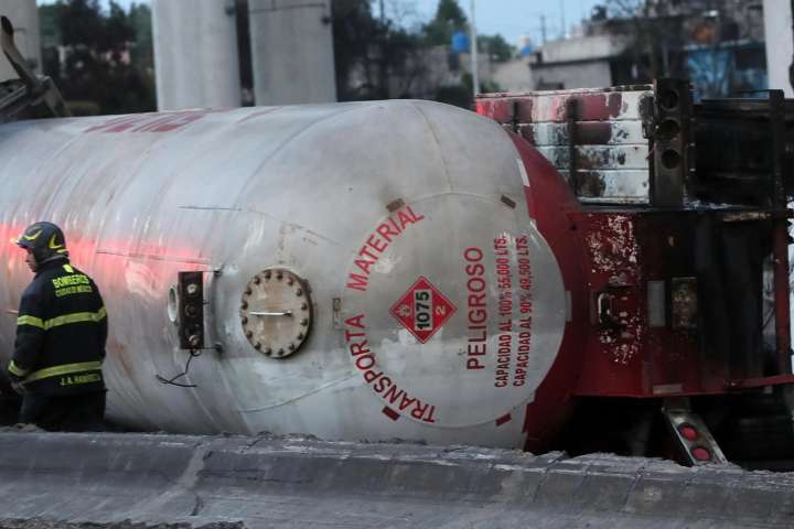 Murió el chofer de la pipa de gas que explotó en Iztapalapa