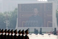 China saca músculo en un desfile militar en el que advierte de su «imparable» avance