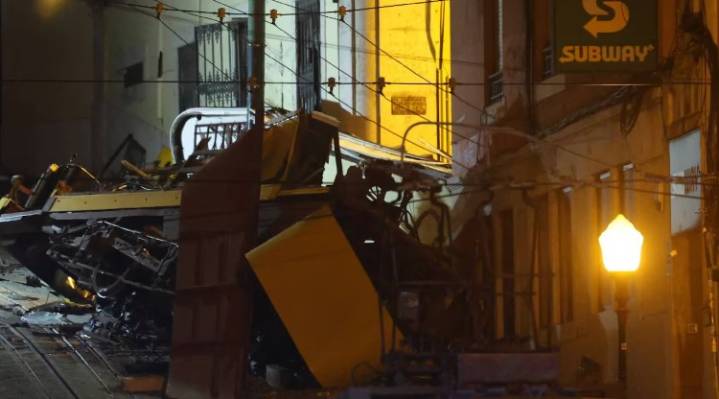 Tragedia en Lisboa: descarriló el funicular de Gloria y dejó 17 muertos
