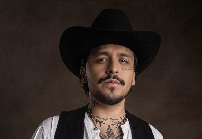 Podrían encarcelar a Christian Nodal por falsificación de contratos, lo denunció la disquera Universal Musical