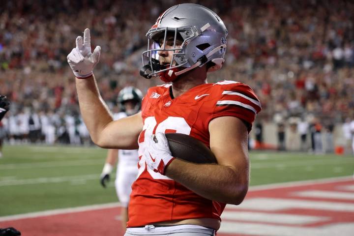 Deadspin | Despite red-zone mistakes, No. 1 Ohio State tops Ohio