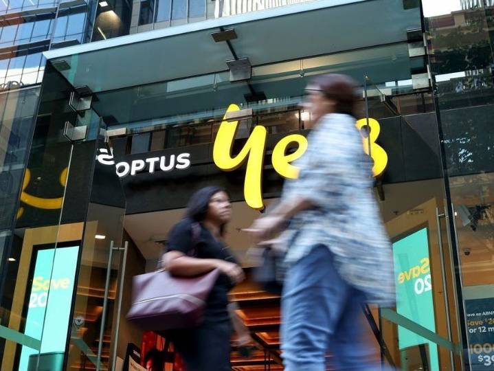 Three die in Australia after Optus emergency calls fail