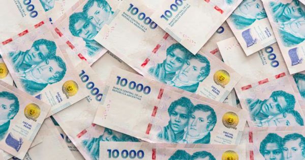 Carry trade: cómo es la bicicleta financiera en pesos que le ganará al dólar