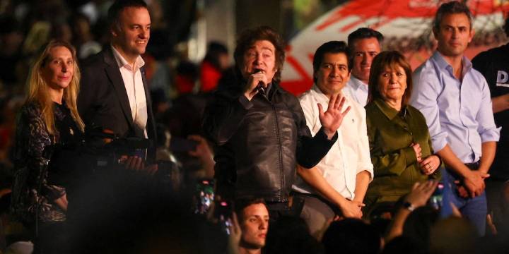Milei lanzó la campaña en Córdoba y afirmó que los audios de Spagnuolo son inteligencia artificial