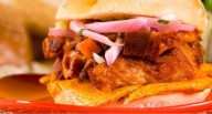 Mundial de Desayunos | Orgullo nacional: el pan con chicharrón pone en alto la gastronomía peruana | Ibai Llanos 