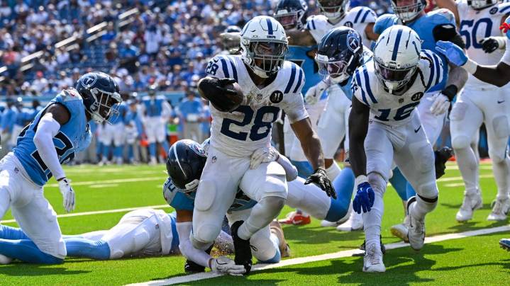 Jonathan Taylor's 3 TDs keeps Colts undefeated with 41