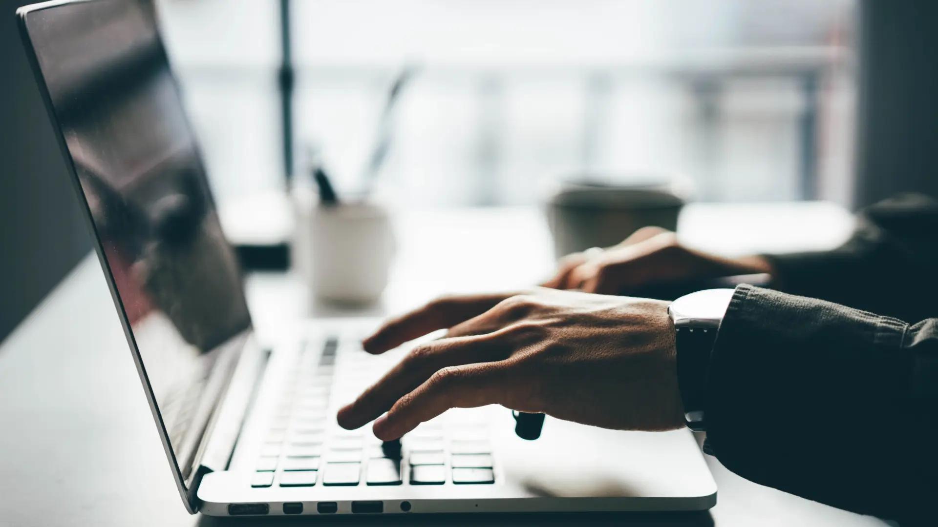 Una mujer afirma que pagó 2.000 euros para que borrasen sus fotos de una web sexista en Italia