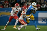 Los Chargers dominan a los Chiefs en juego de la NFL en Sao Paulo