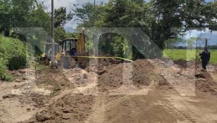 AL ENCENDERLA EN DIRECTO LE PASÓ POR ENCIMA UNA RETROEXCAVADORA