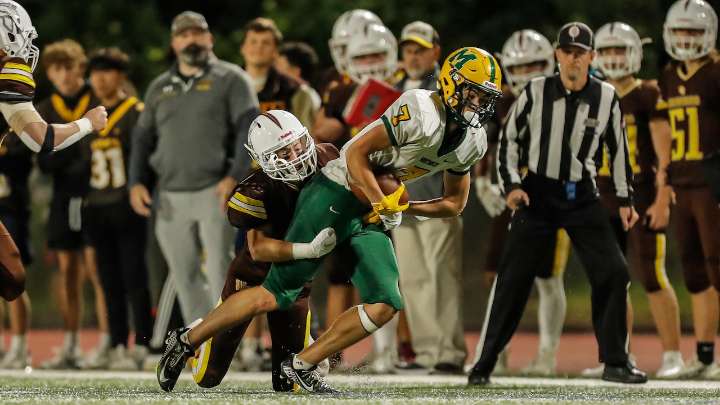 Montgomery goes to the air to defeat Watchung Hills in BCC divisional matchup