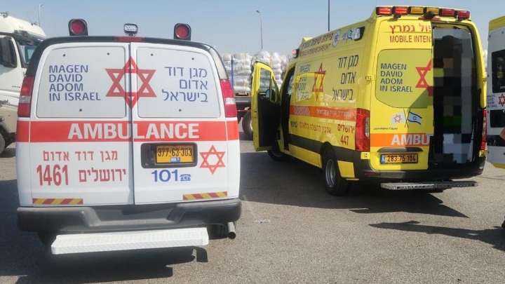 Conductor de camión con ayuda para Gaza mató a dos israelíes