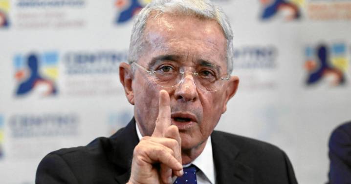 El expresidente Álvaro Uribe vuelve a la política: será candidato al Senado por el Centro Democrático