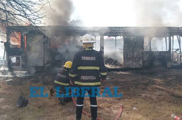 Incendio en el Viejo Autocine: las llamas se habrían originado por quema de basura
