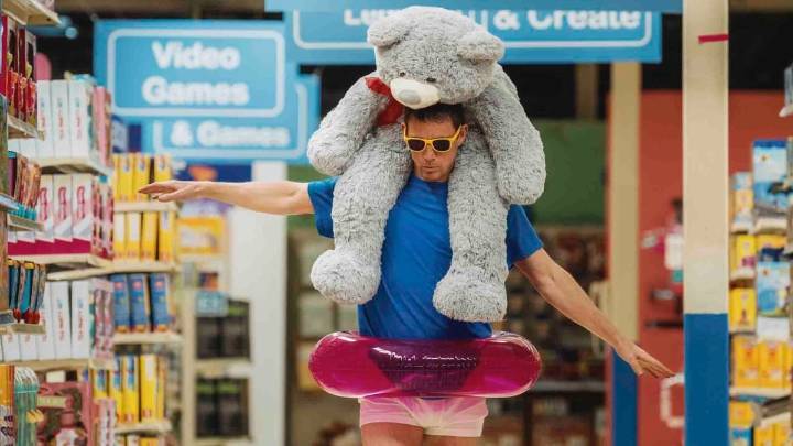 'Roofman' review: Channing Tatum tackles utterly bizarre true crime comedy