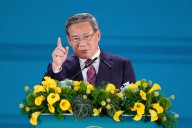 US lawmakers push for military dialogue in a rare China visit